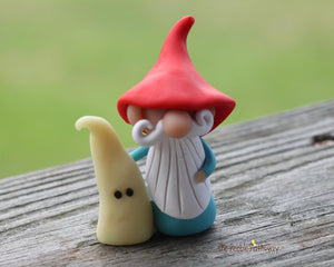 Gnome with ghost - miniature garden gnome figure - glow in the dark 2