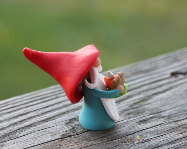 Gnome with pumpkin pie- miniature garden gnome figure 2